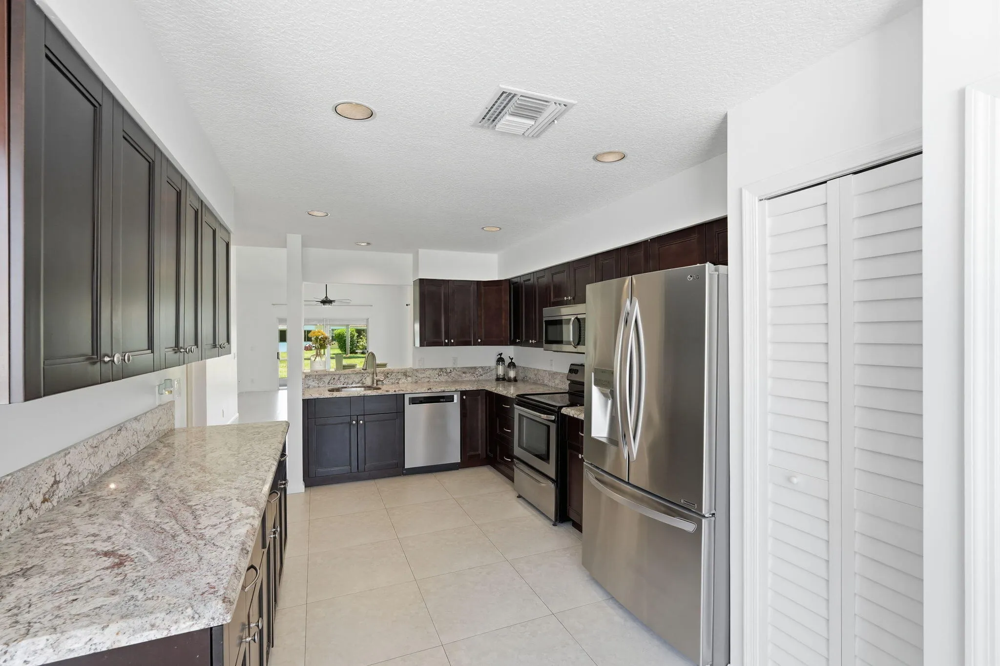 18-web-or-mls-6616_Marissa_Cir_018