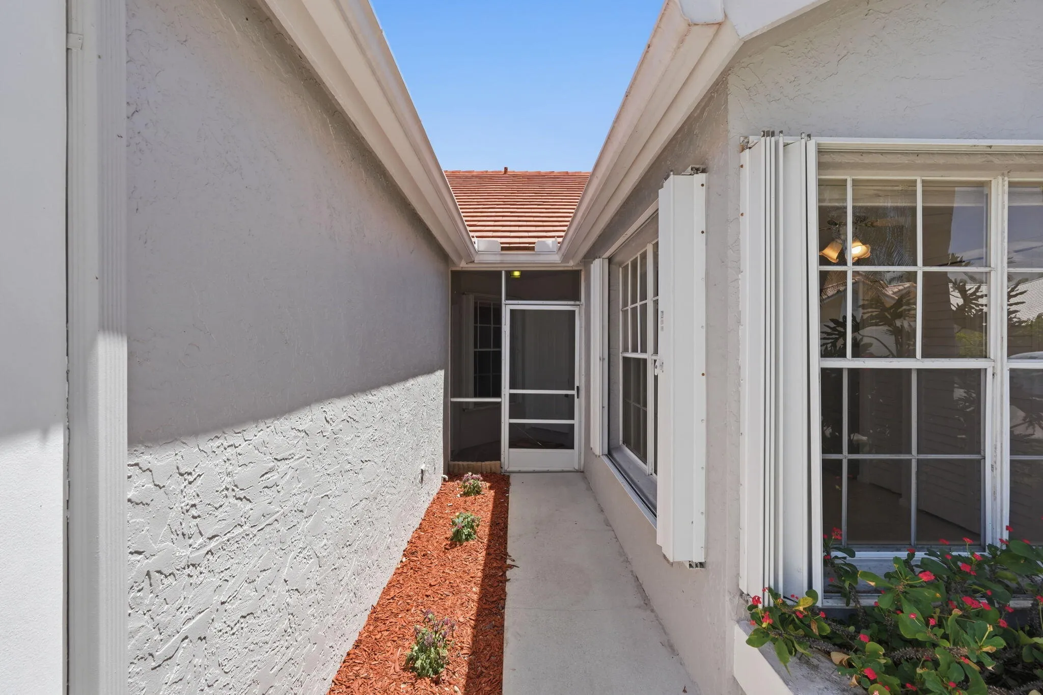 30-web-or-mls-6616_Marissa_Cir_031