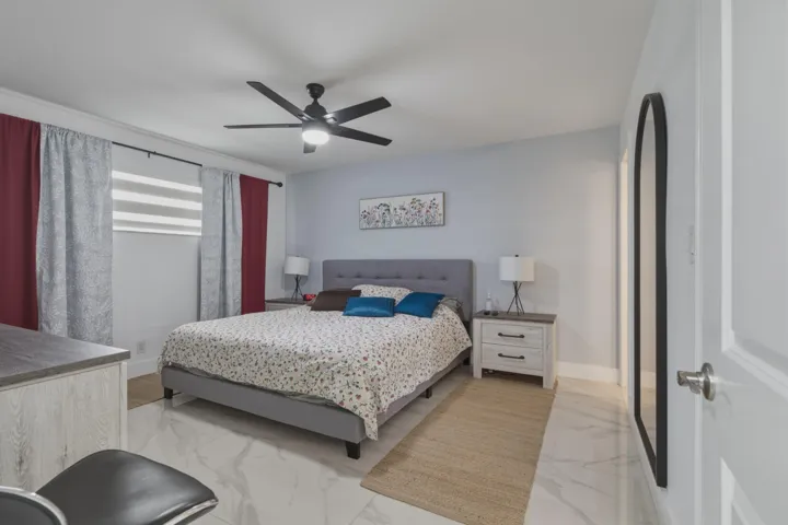 4. Master Bedroom USE