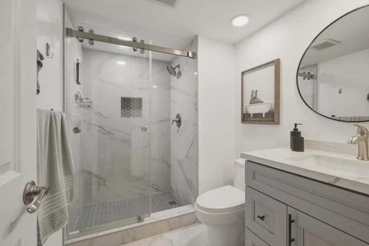 5. Master BATHROOM