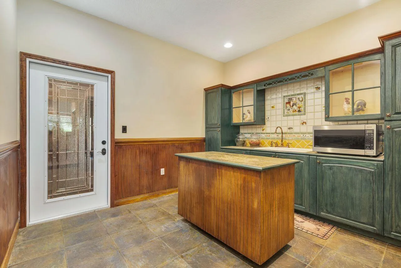 Mudd Room/Butlers Pantry