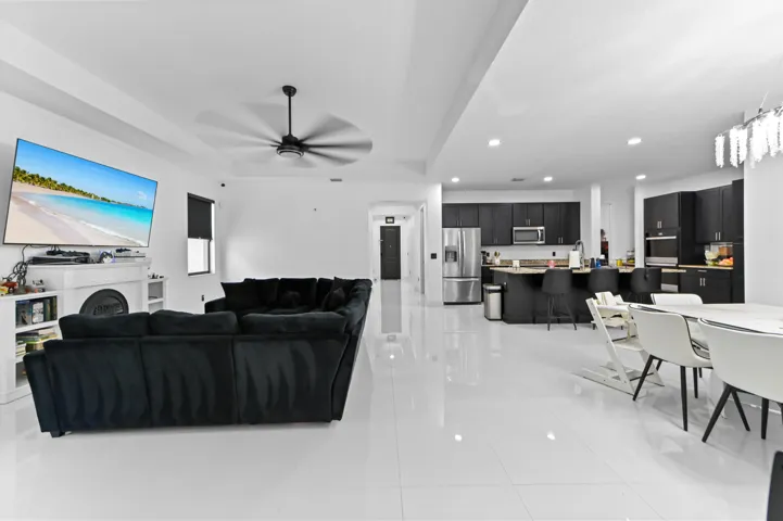 18 living room 06