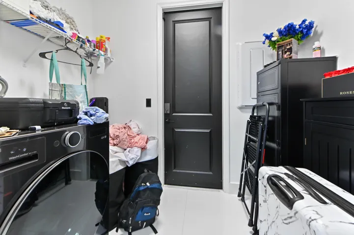 27 laundry room 01