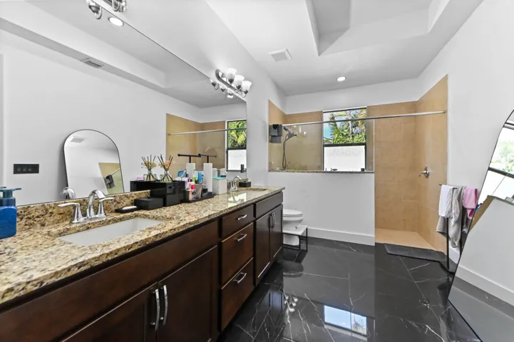 30 bathroom 01