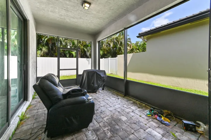 33 patio 01