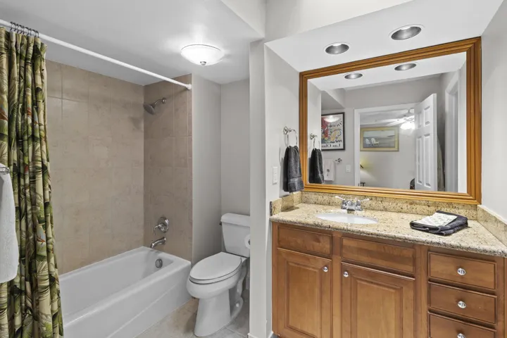 Guest Bath w/ Tub