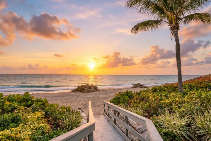 Beach_sunrise_from_the_boardwalk