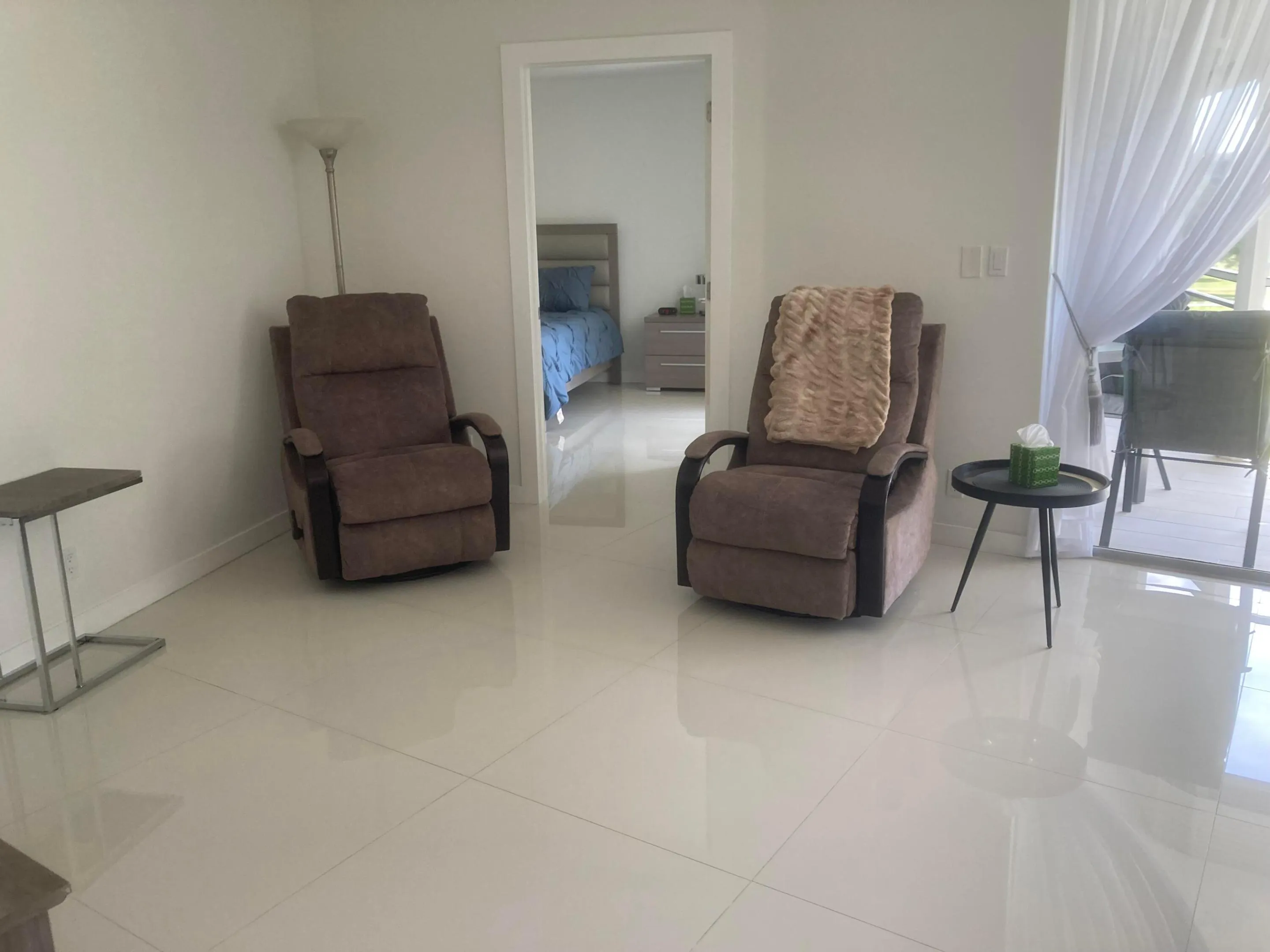 305 TV RM