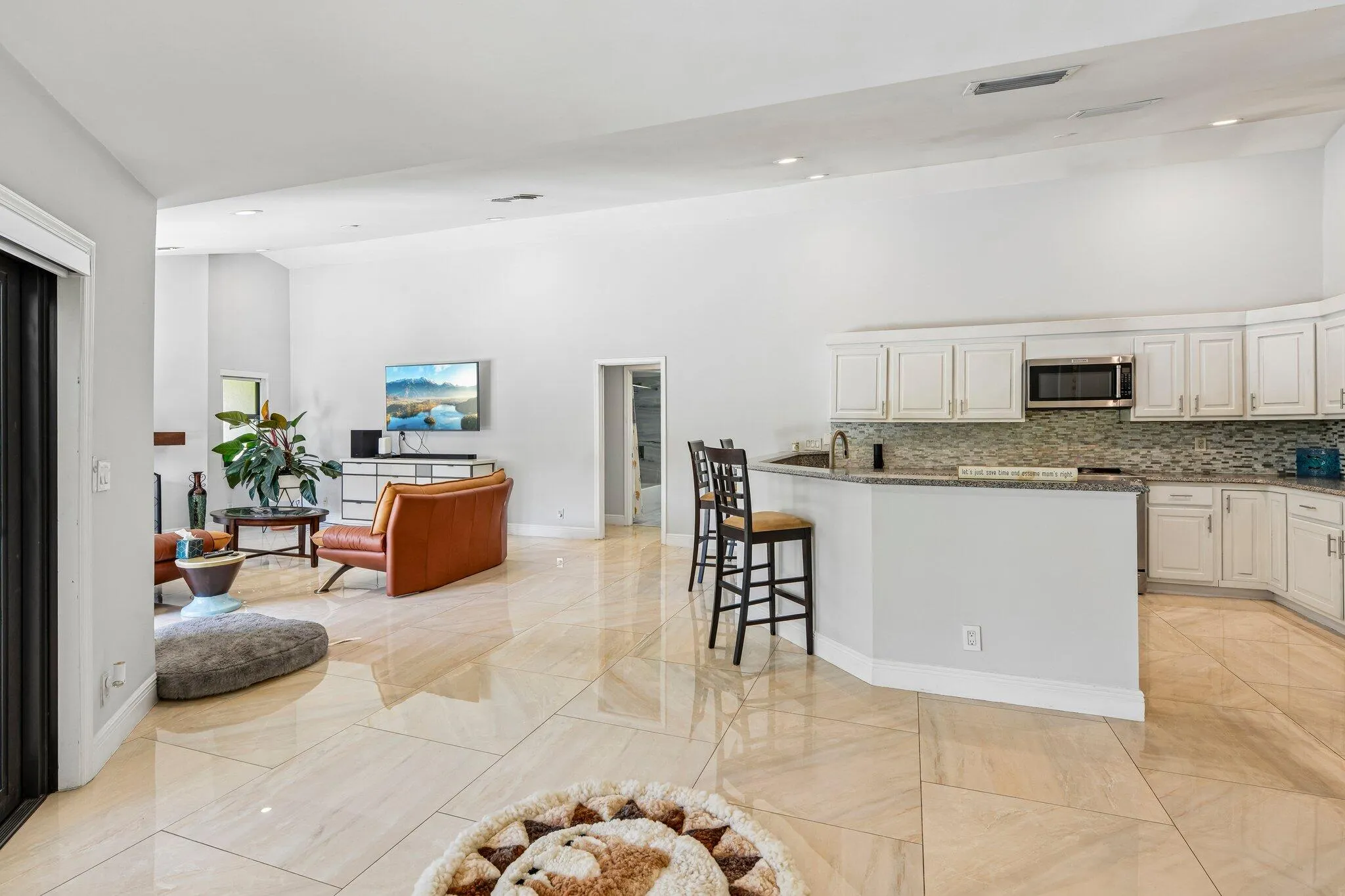16-web-or-mls-Equestrian Dr-S1707-016