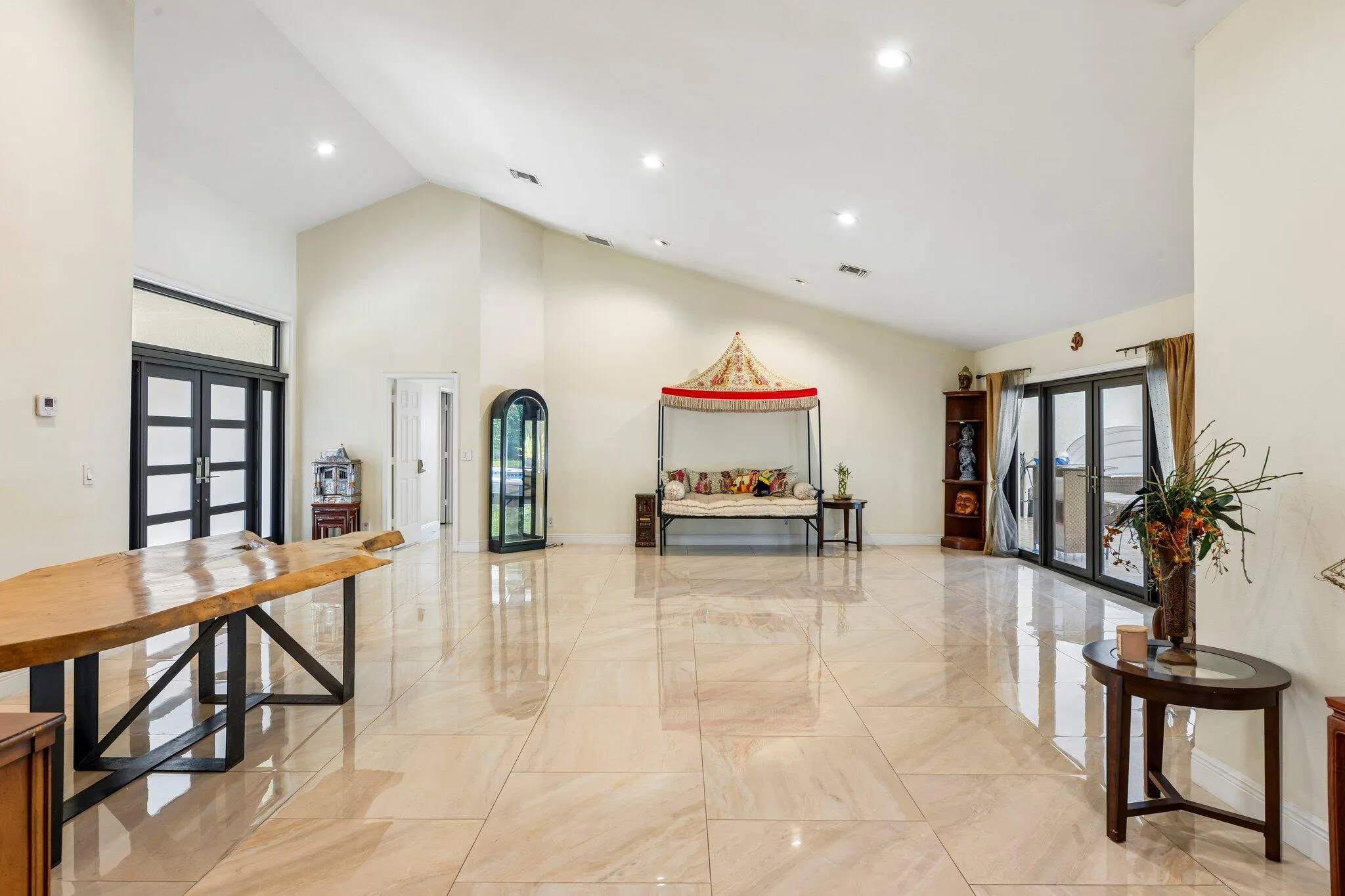 9-web-or-mls-Equestrian Dr-S1707-009