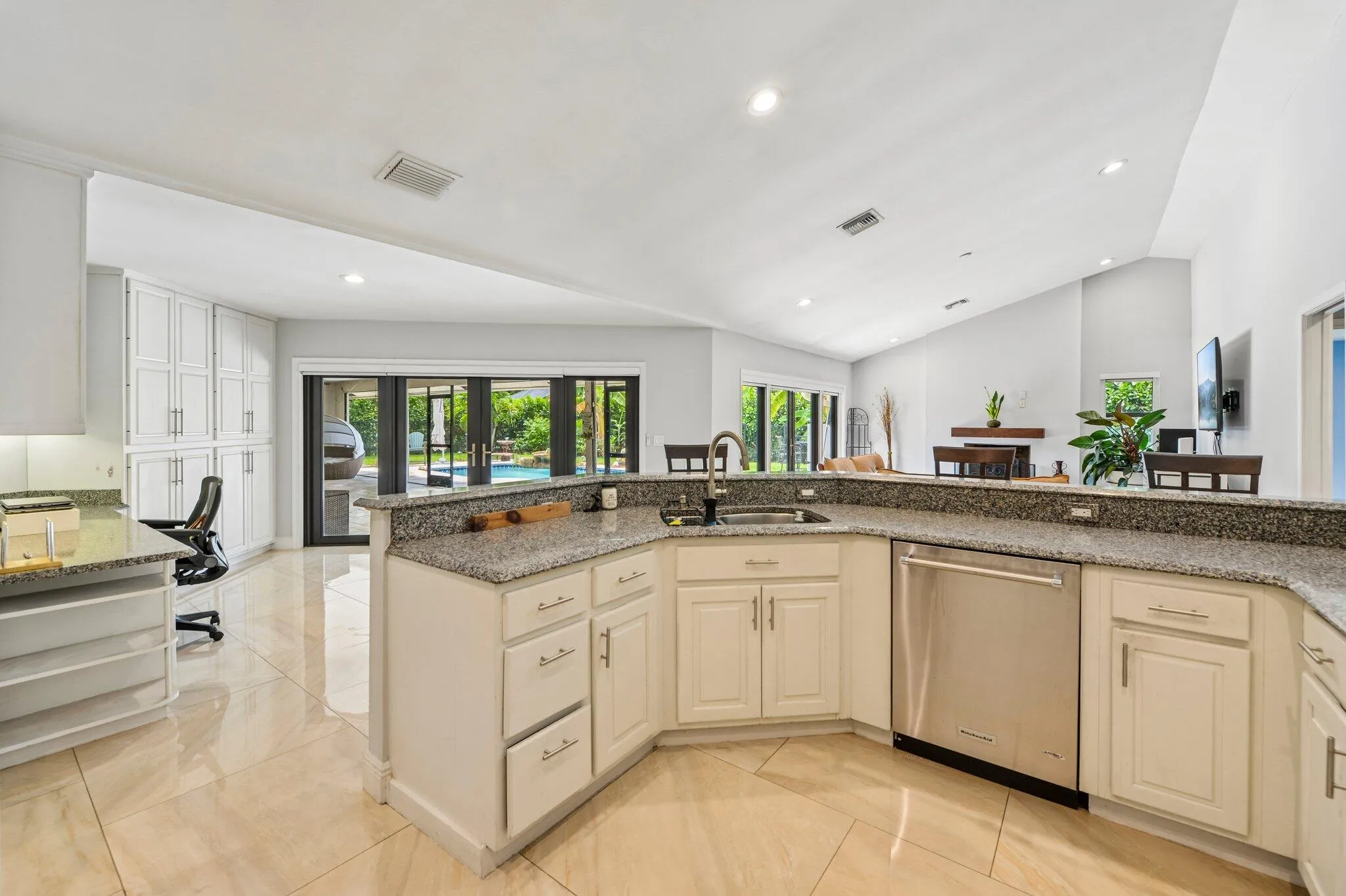 21-web-or-mls-Equestrian Dr-S1707-021
