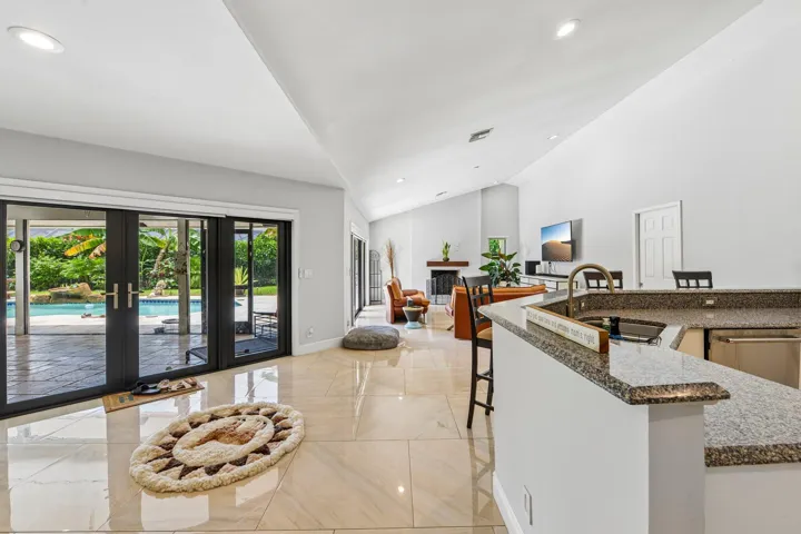15-web-or-mls-Equestrian Dr-S1707-015