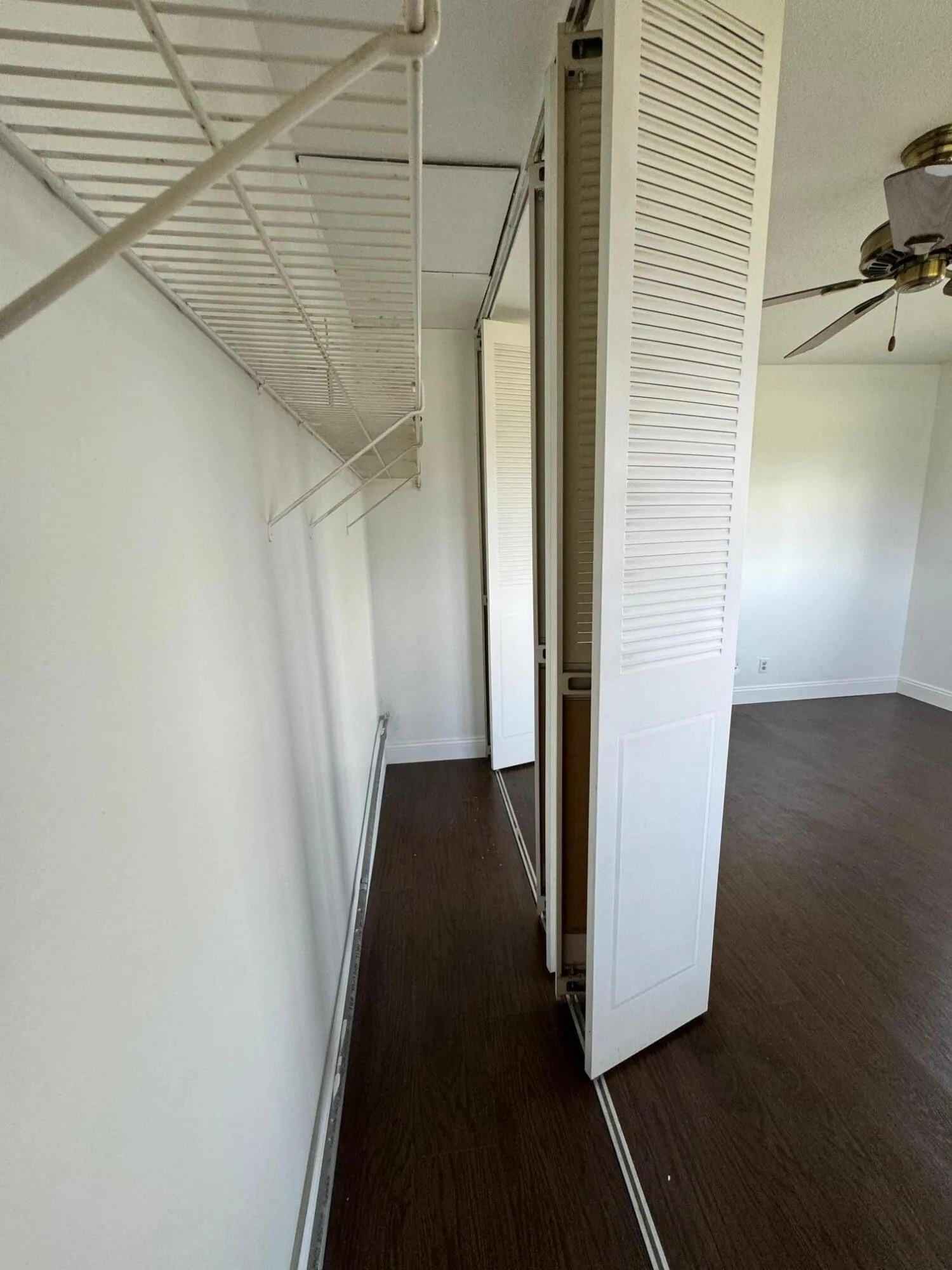 FULL WALL CLOSET