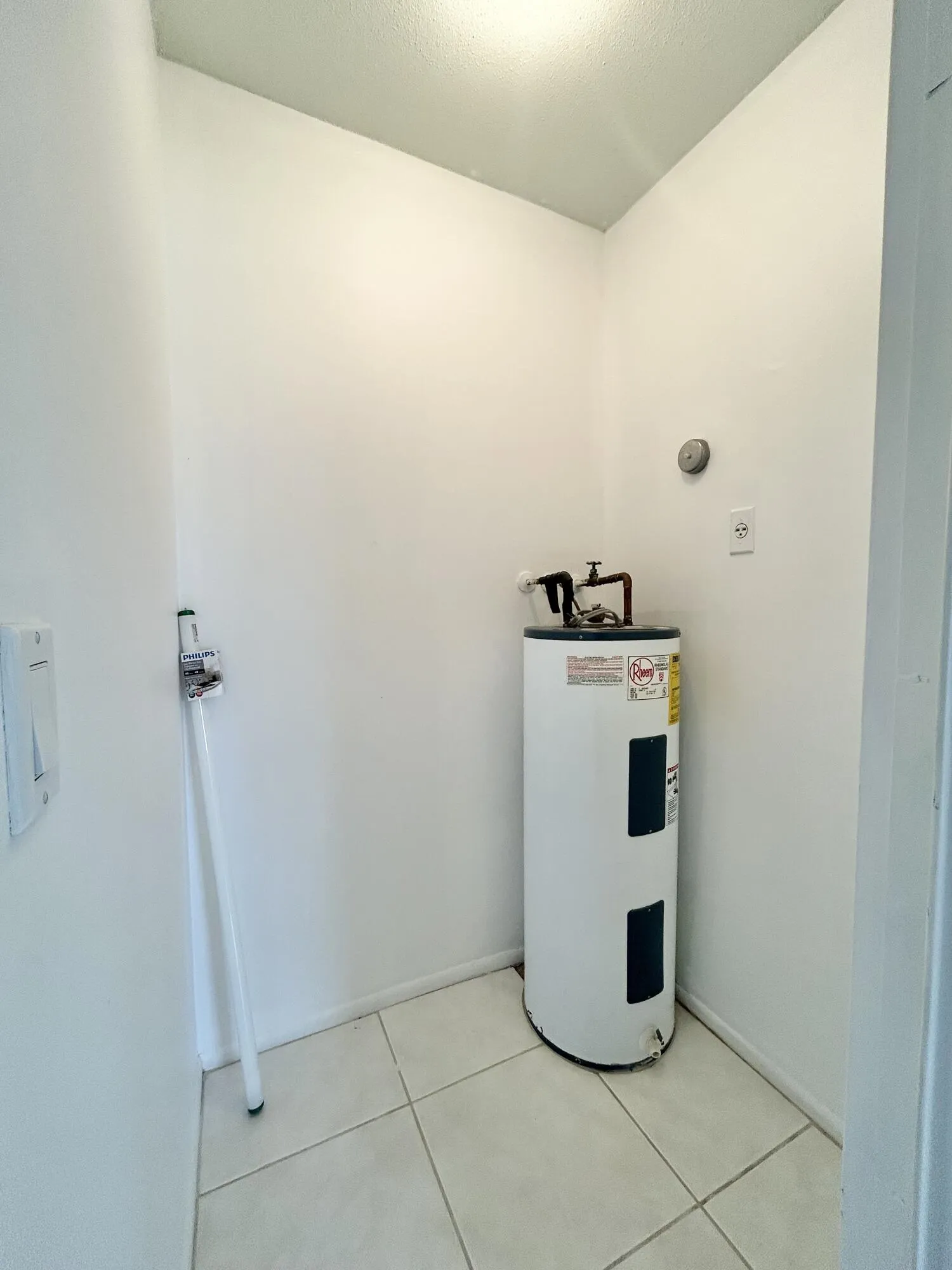 WALK IN STORAGE CLOSET