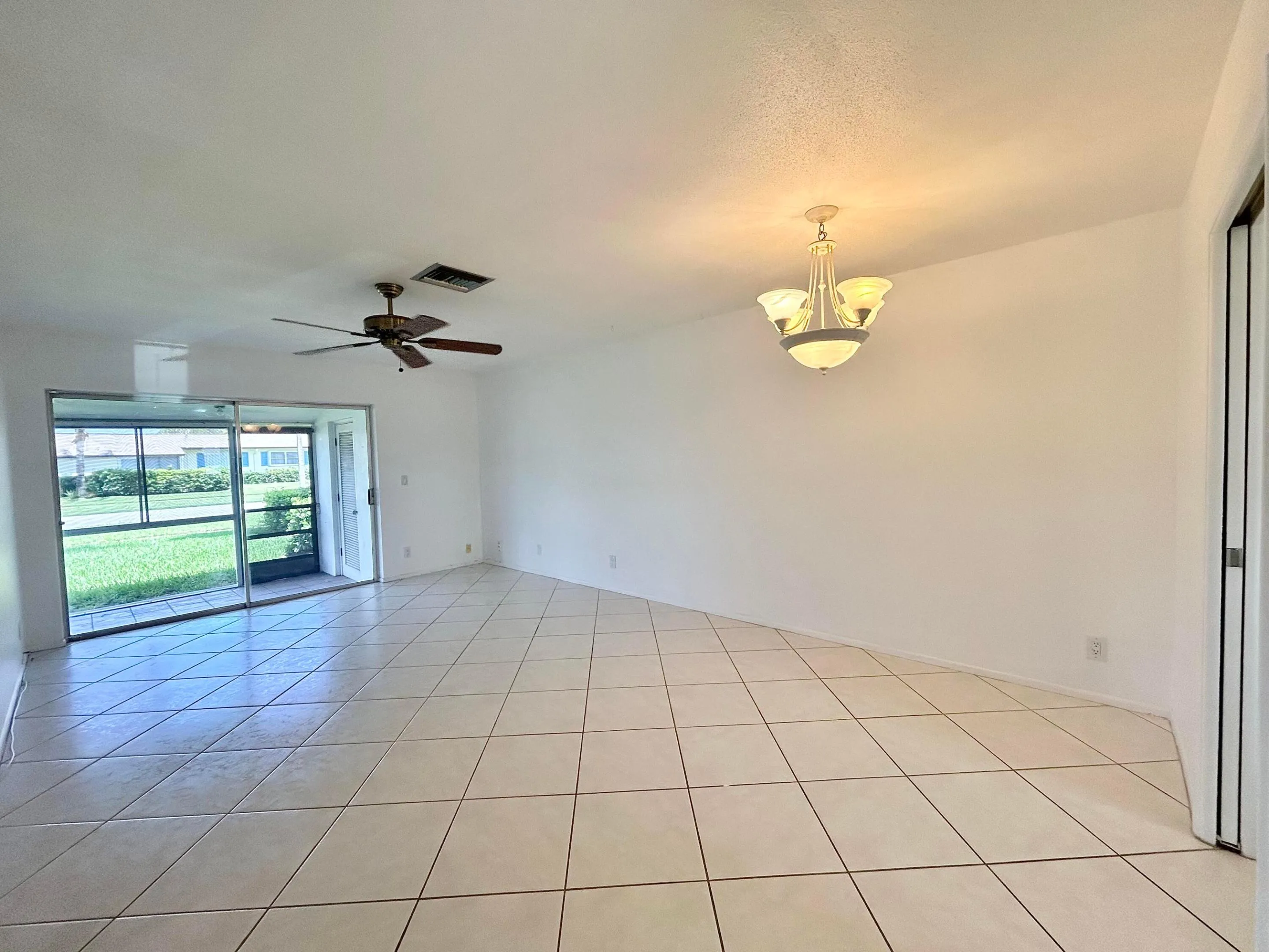 LIVING/DINING ROOM
