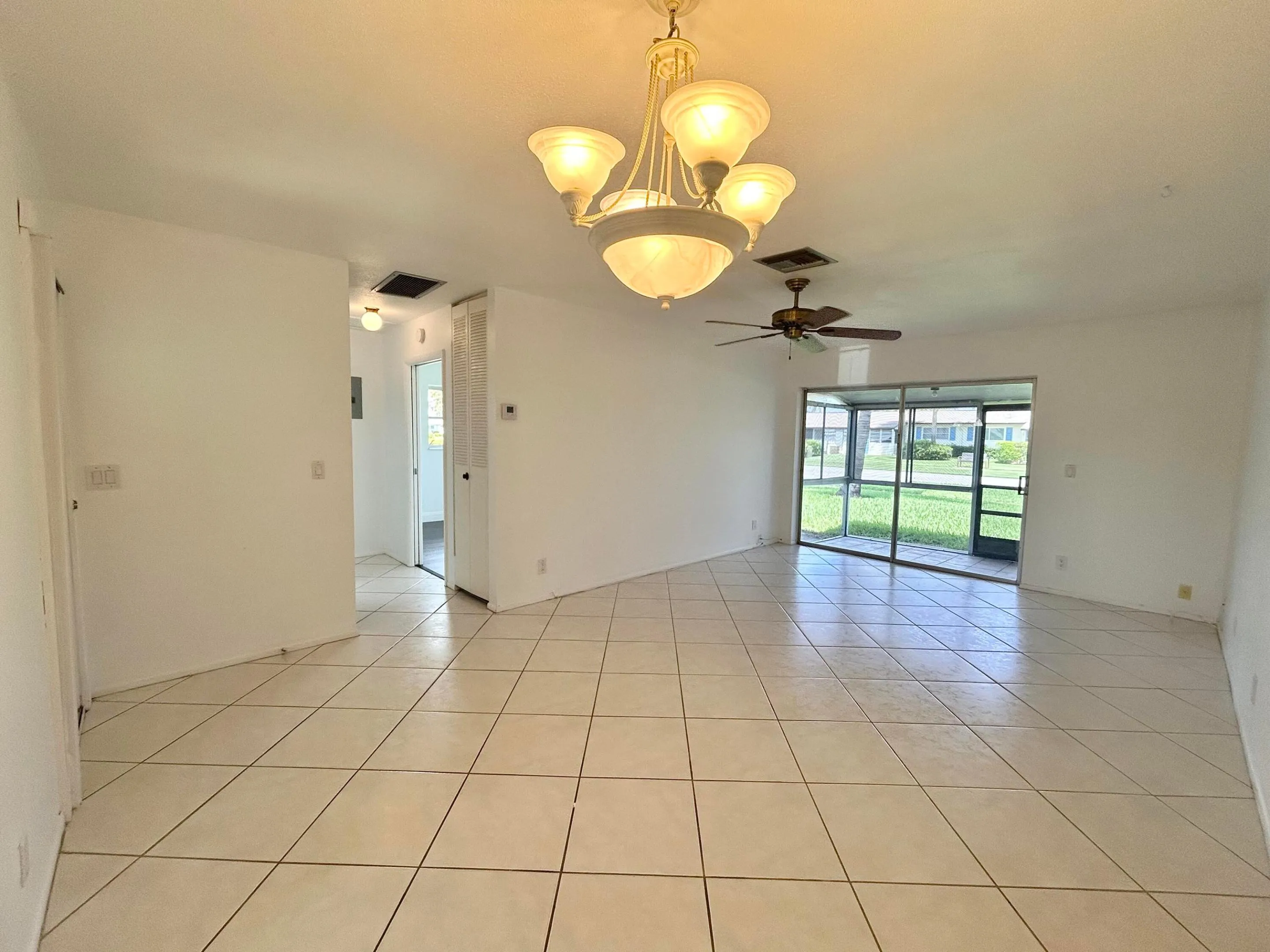 LIVING/DINING ROOM