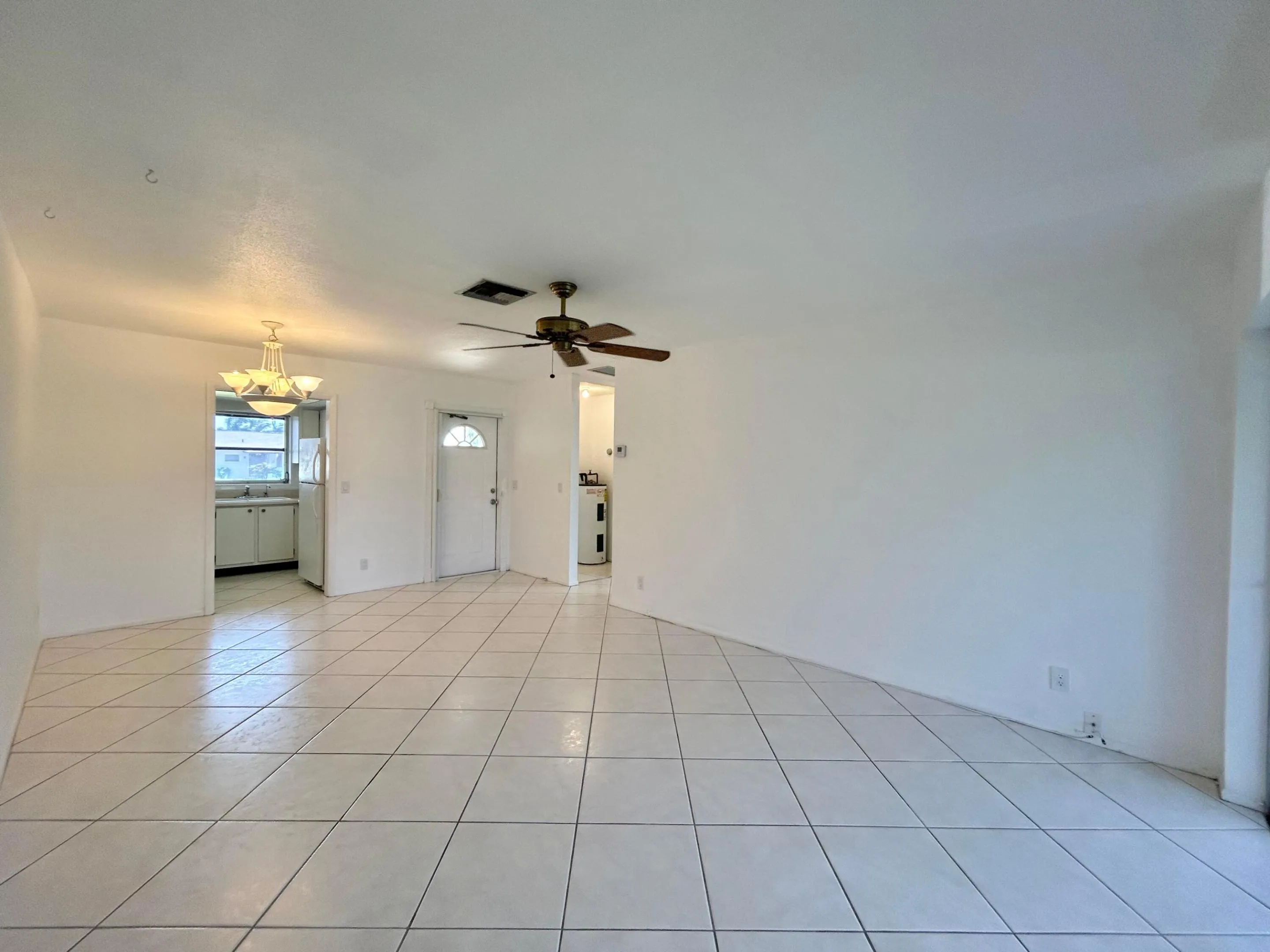 LIVING/DINING ROOM
