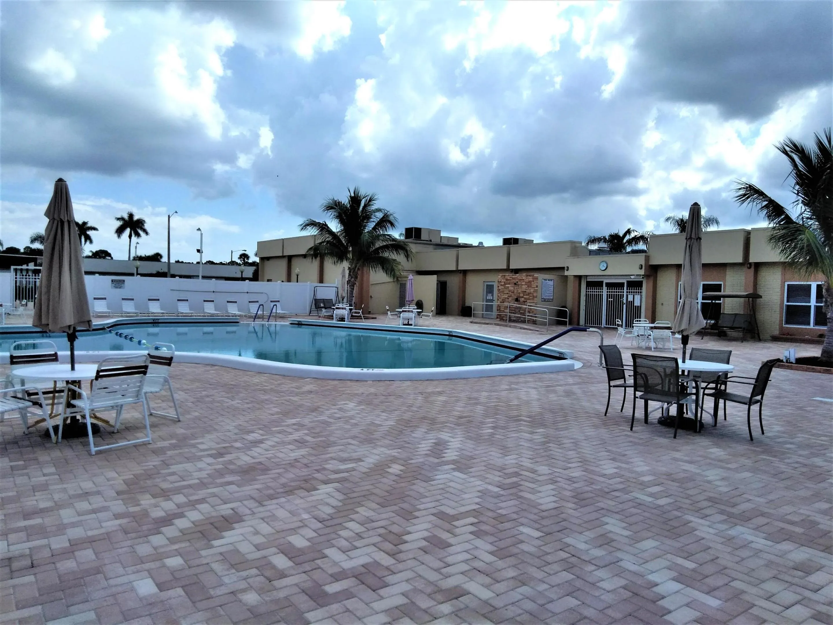 HEATED POOL 2