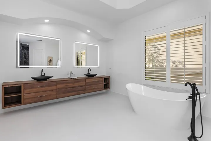 Primary bath