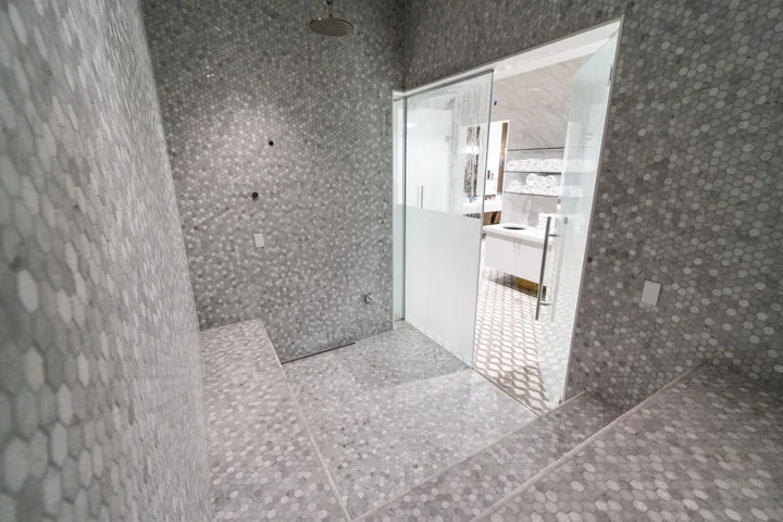 105-web-or-mls-Spa Steam Room 1 - Sml