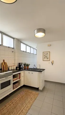 Virtually staged