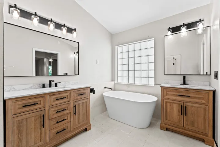 23-web-or-mls-A7409578