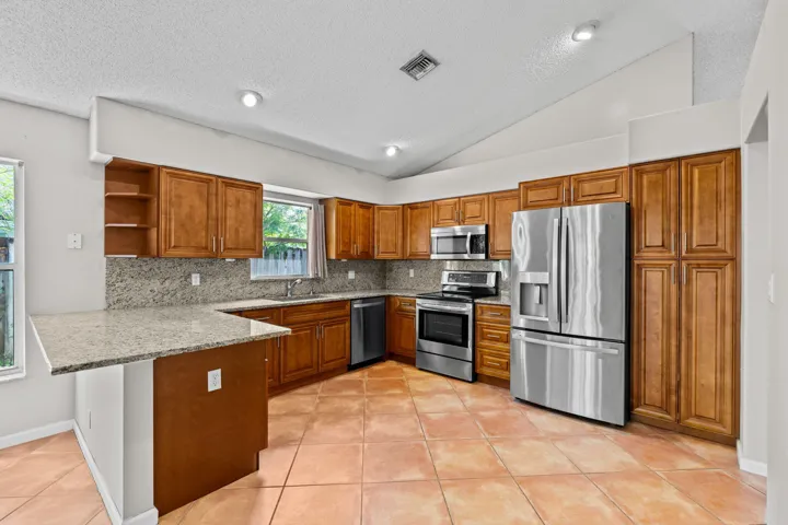 10-web-or-mls-A7409545