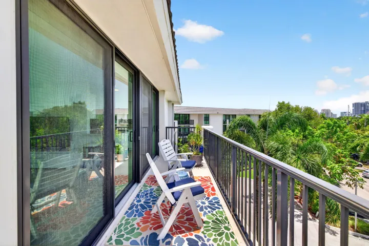 1301-516 Wrap around balcony views E to NE