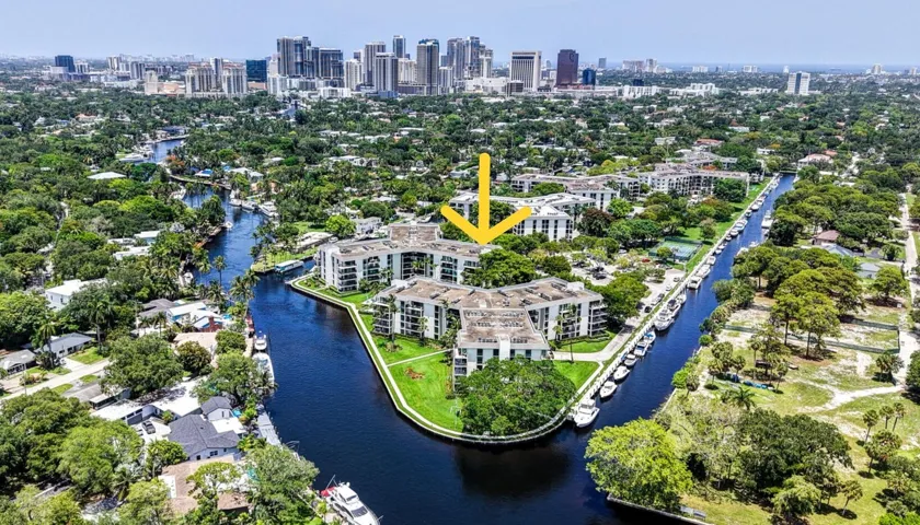1301 Building on the New River-Aerial View