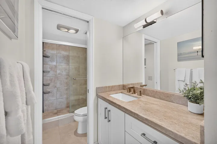 1301-516 Master Bathroom