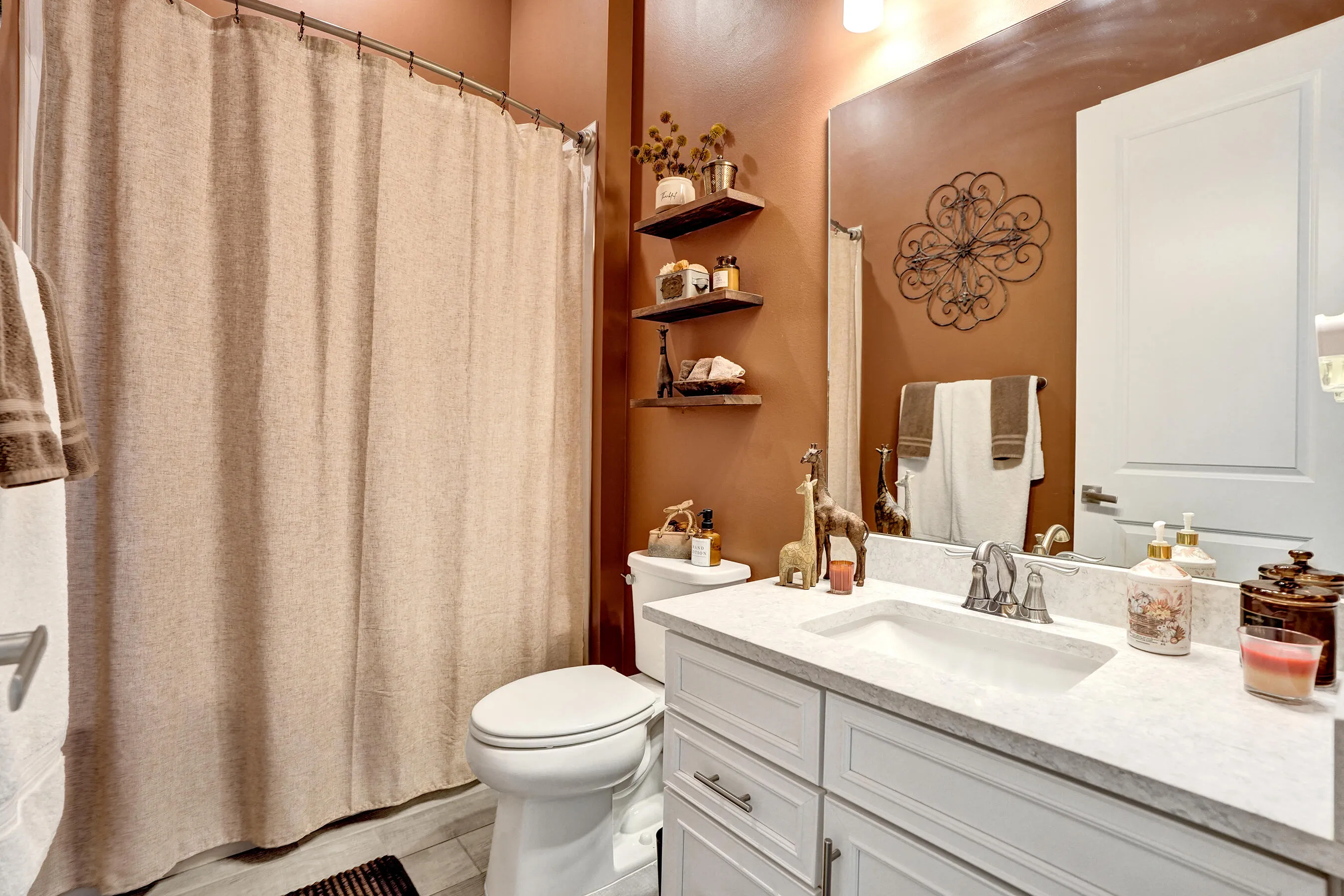 Bathroom 2 - Tub & Shower