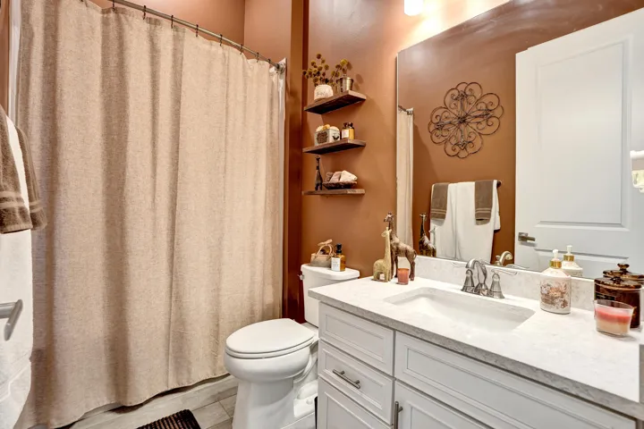 Bathroom 2 - Tub & Shower