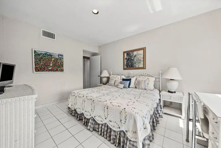 020-44CocoanutRow-PalmBeach-FL-33480-SMA