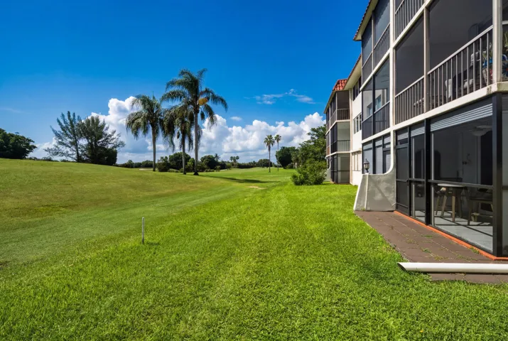 21. Back Golf View Right