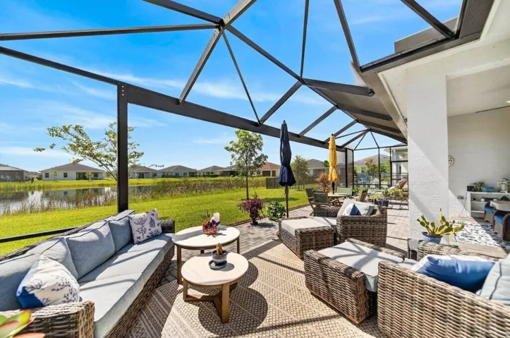 outdoorliving1.jpg-SMALL