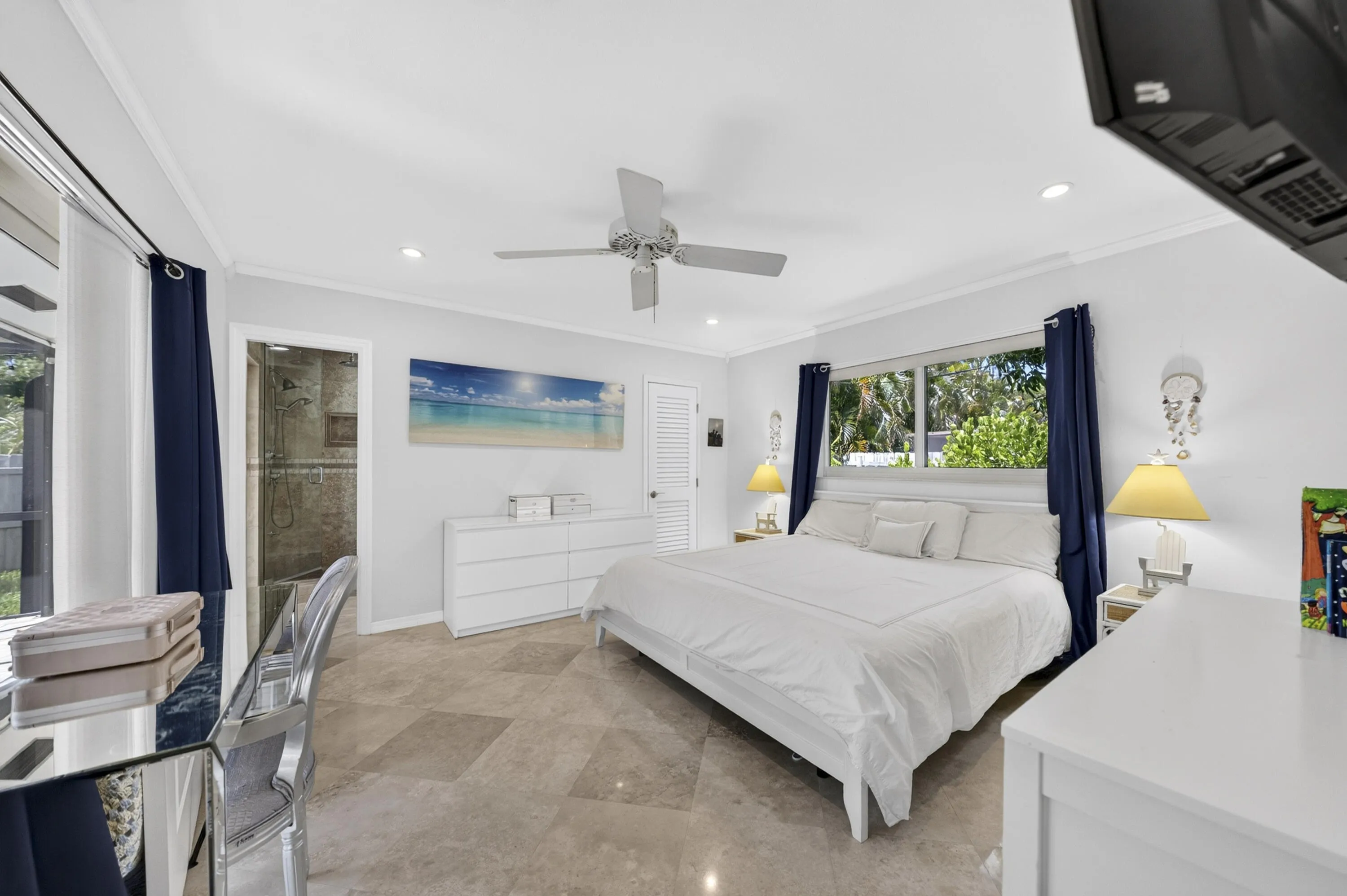Spacious MBR featuring crown molding, a ceiling fan with integrated lighting, and recessed lighting