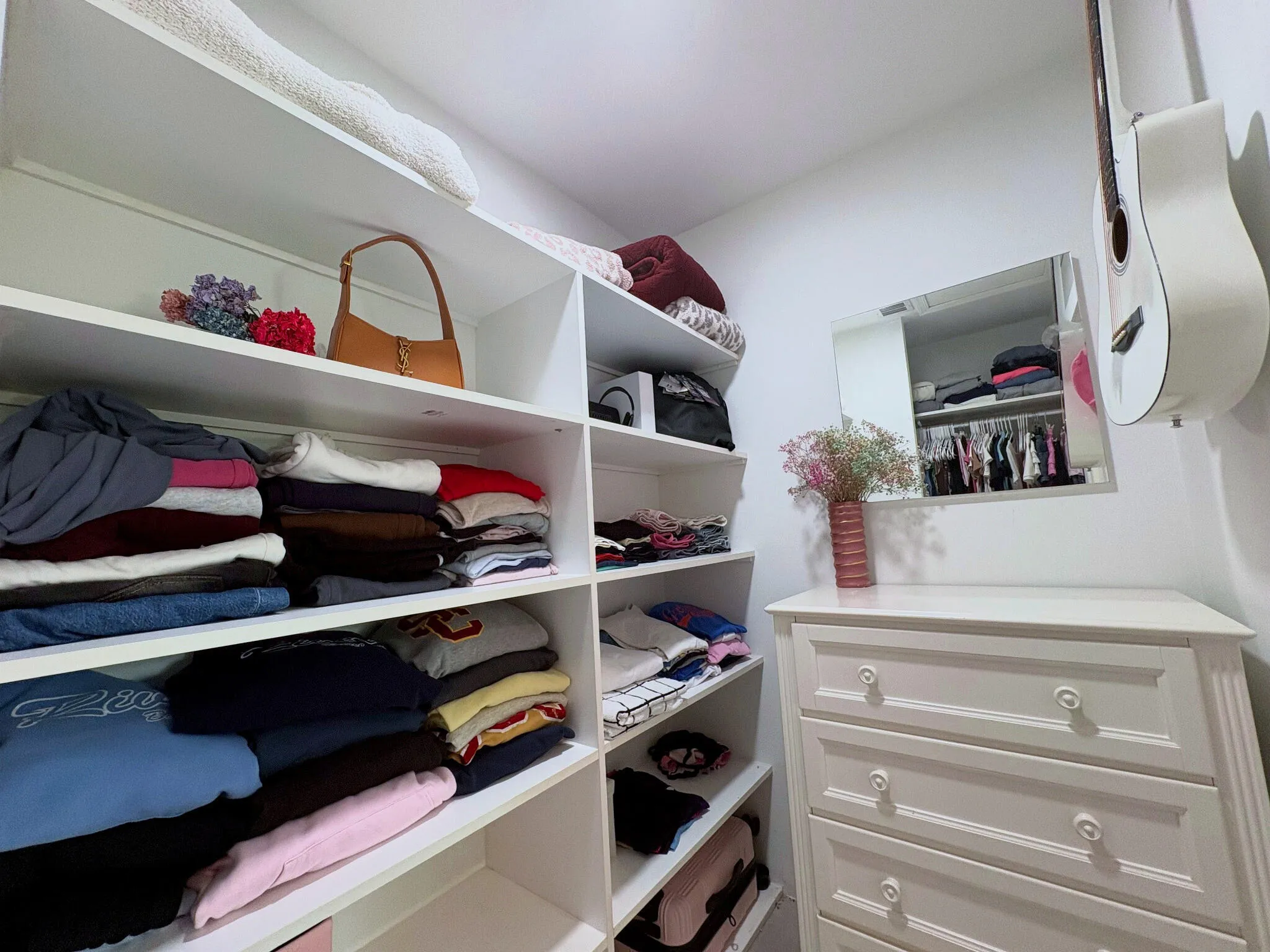 Walk-in closet (Guest)