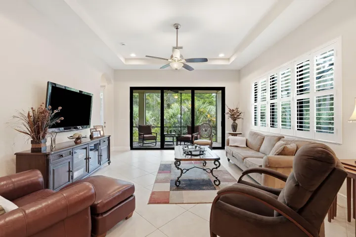 36-web-or-mls-2553_NW_Crystal_Lake_Dr_03