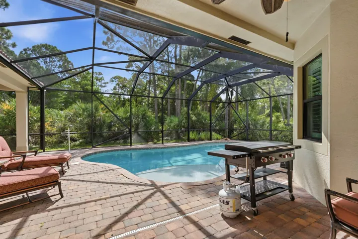 49-web-or-mls-2553_NW_Crystal_Lake_Dr_04