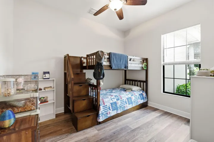 21-web-or-mls-2553_NW_Crystal_Lake_Dr_02