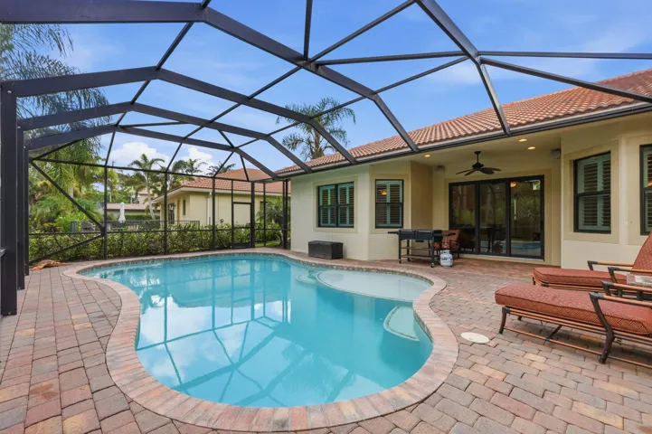 52-web-or-mls-2553_NW_Crystal_Lake_Dr_05