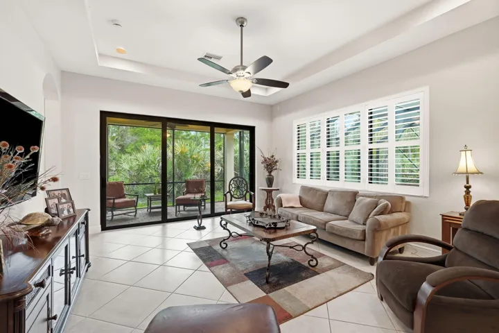 37-web-or-mls-2553_NW_Crystal_Lake_Dr_03