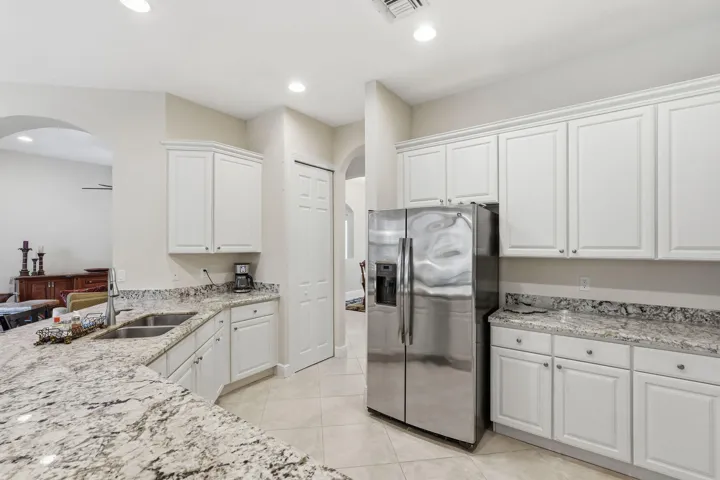45-web-or-mls-2553_NW_Crystal_Lake_Dr_04