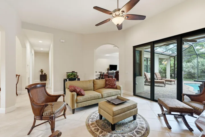 32-web-or-mls-2553_NW_Crystal_Lake_Dr_03