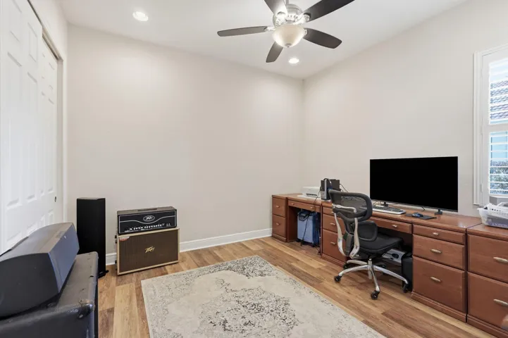 15-web-or-mls-2553_NW_Crystal_Lake_Dr_01