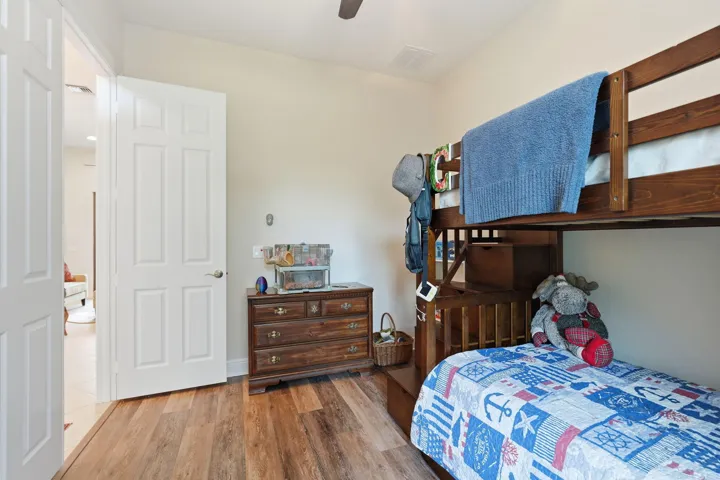 22-web-or-mls-2553_NW_Crystal_Lake_Dr_02