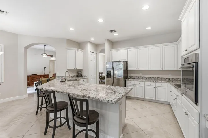42-web-or-mls-2553_NW_Crystal_Lake_Dr_04