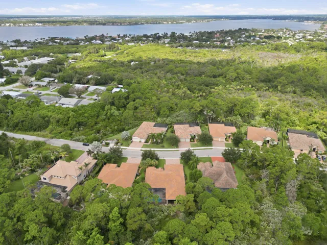 77-web-or-mls-2553_NW_Crystal_Lake_Dr_Dr