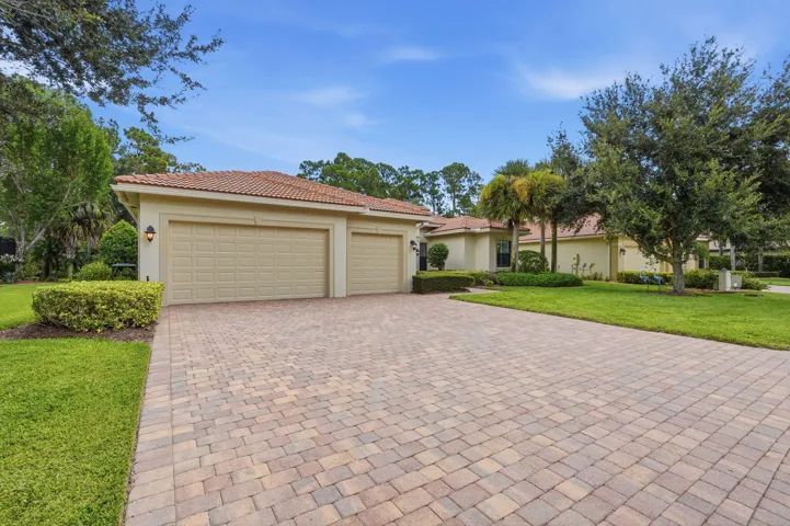 59-web-or-mls-2553_NW_Crystal_Lake_Dr_05