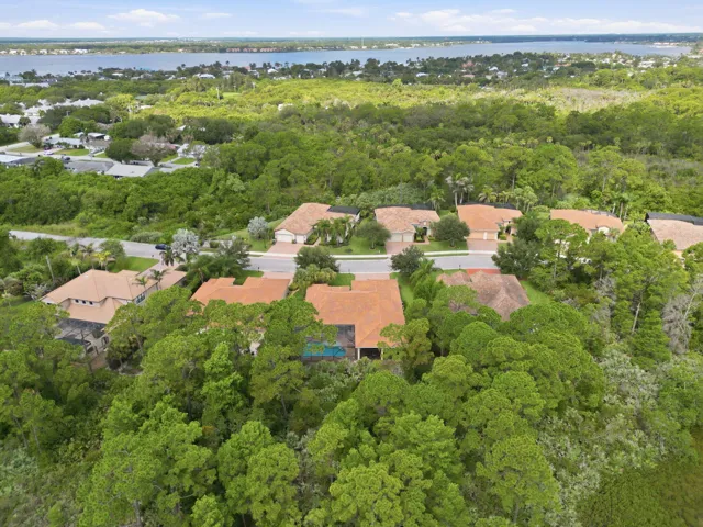 75-web-or-mls-2553_NW_Crystal_Lake_Dr_Dr